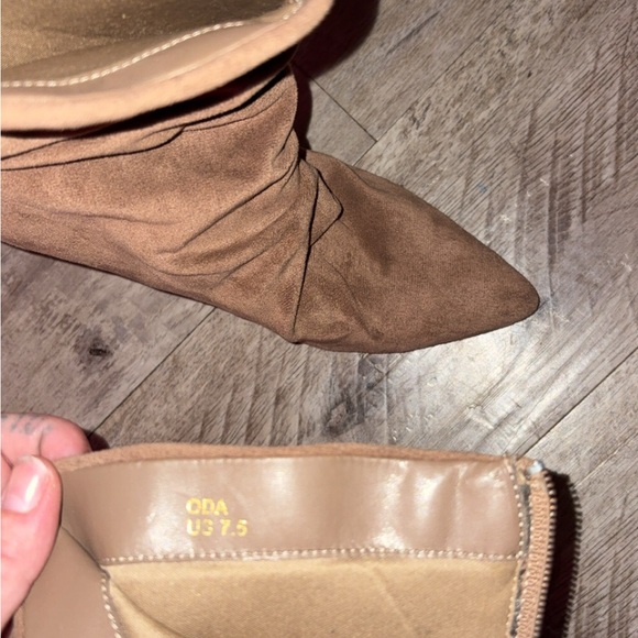 Elegant Brown Suede Heeled Boots - Picture 3 of 5